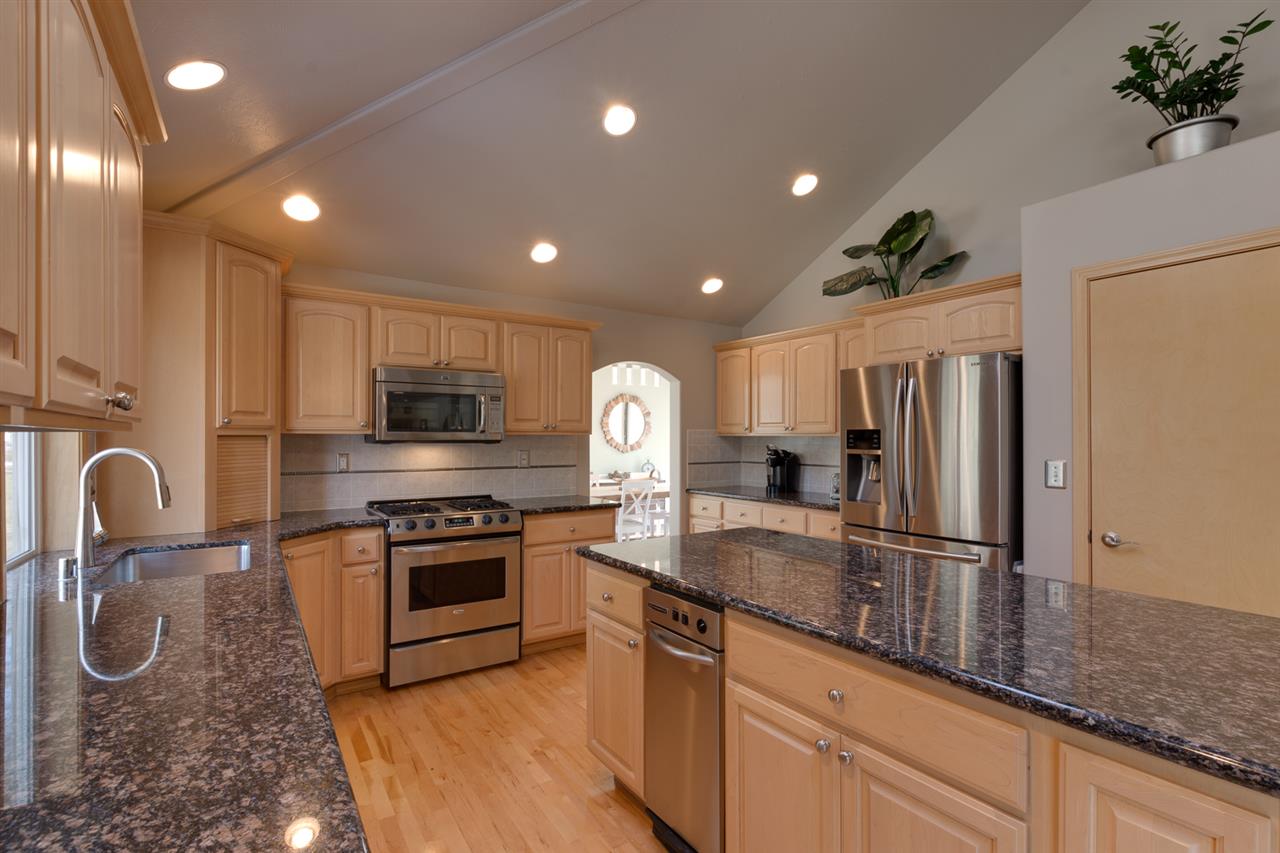 4703 East Greenbluff Road Colbert, WA 99005 - Photo 6 of 20