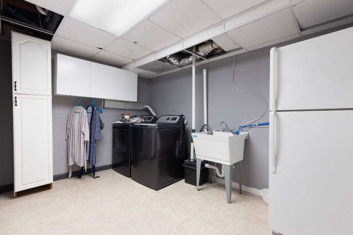 5006 Greenview Drive Durham, NC 27713 - Photo 31 of 34 a view of room with furniture and refrigerator