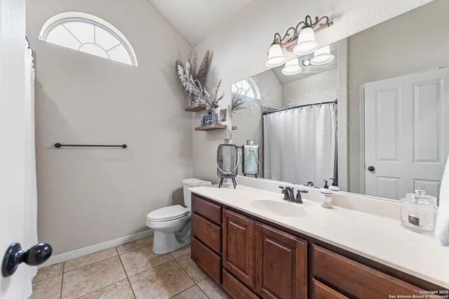 $415,000 | 911 County Road 367, Hondo, TX 78861