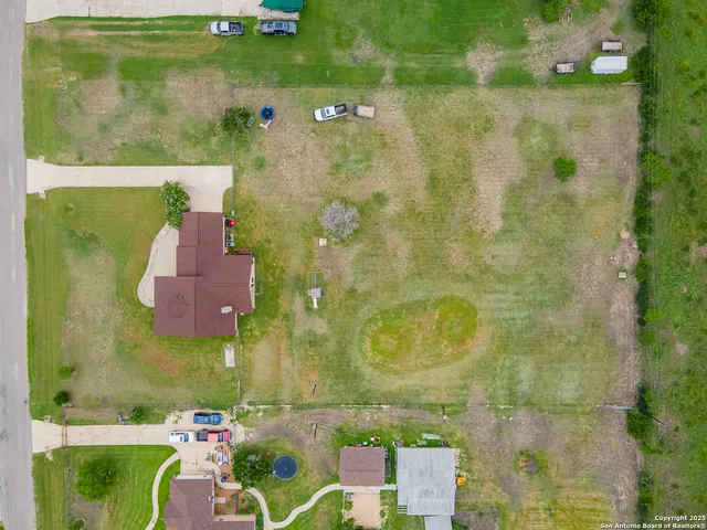 $415,000 | 911 County Road 367, Hondo, TX 78861