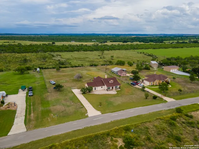 $415,000 | 911 County Road 367, Hondo, TX 78861