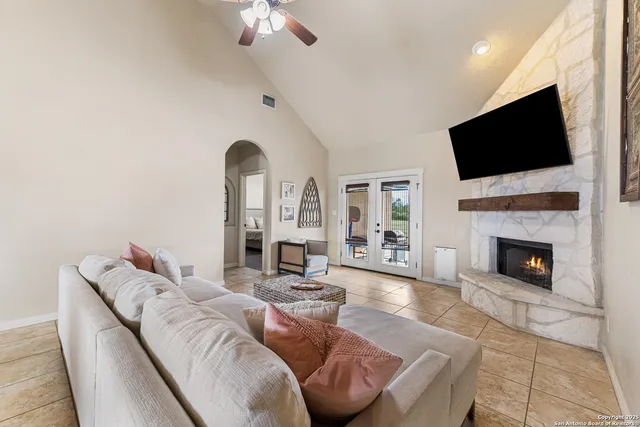 $415,000 | 911 County Road 367, Hondo, TX 78861