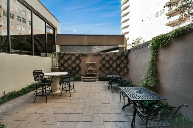 $1,900 | 3525 Sage Road, Unit 1503, Houston, TX 77056