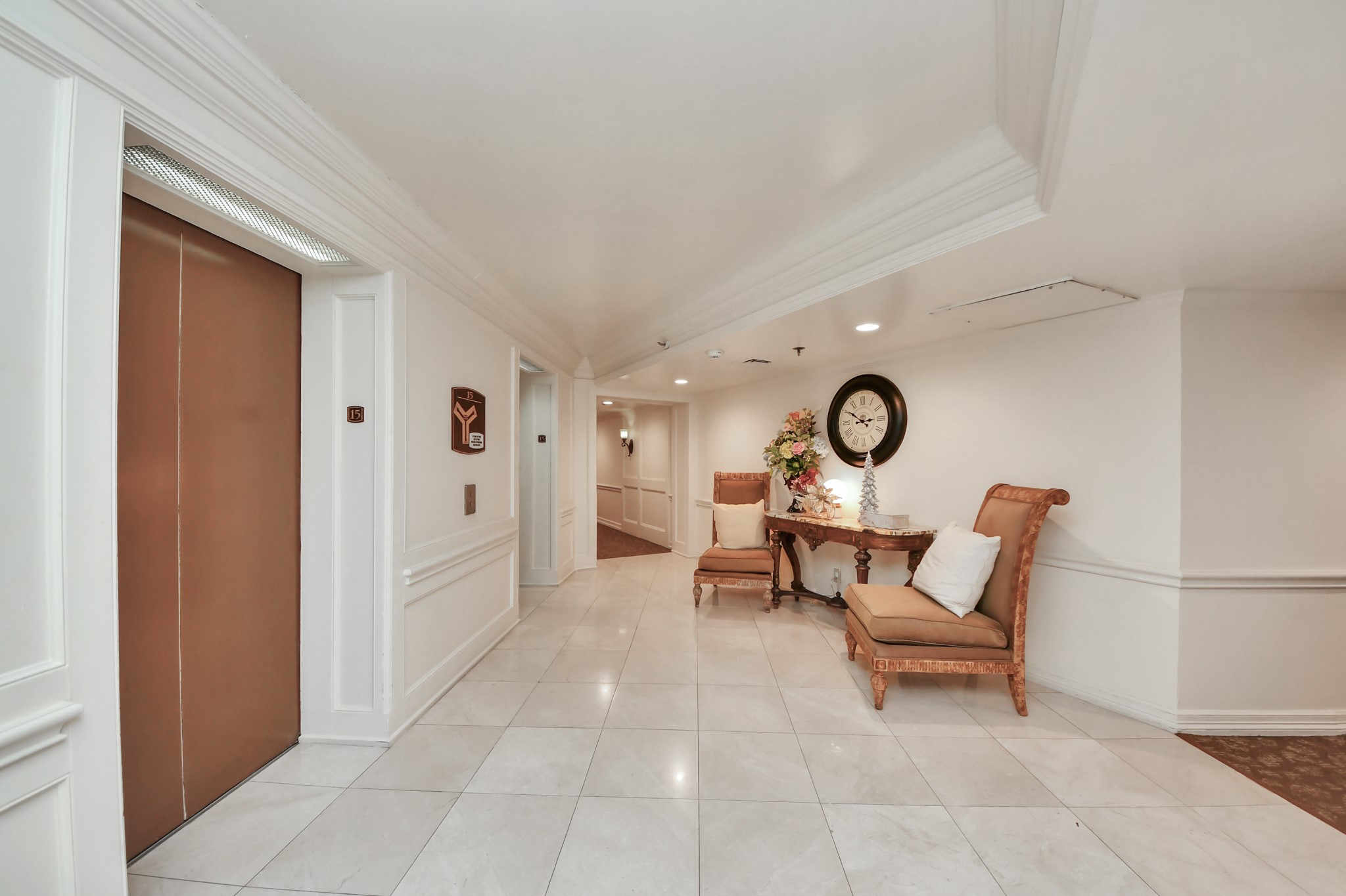 3525 Sage Road, Unit 1503 Houston, TX 77056 - Photo 18 of 50 a view of a livingroom with chairs and furniture