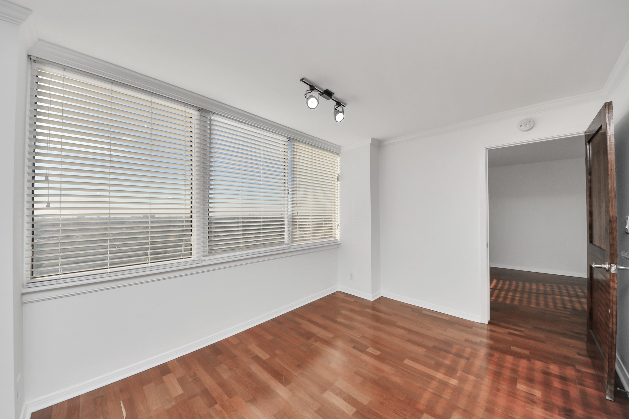 3525 Sage Road, Unit 1503 Houston, TX 77056 - Photo 24 of 50 a view of an empty room with a window