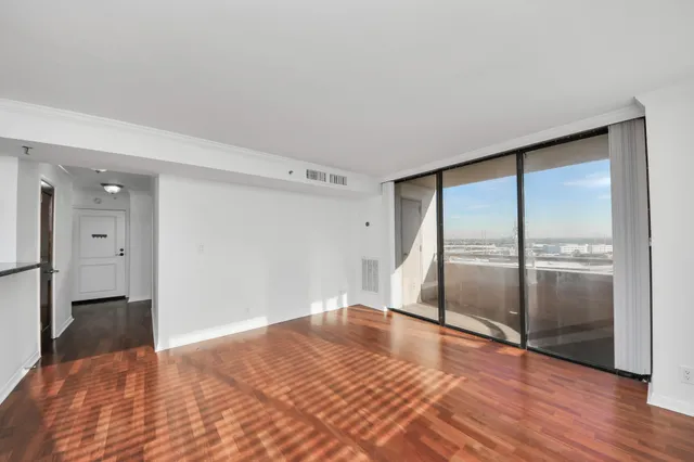 $1,900 | 3525 Sage Road, Unit 1503, Houston, TX 77056