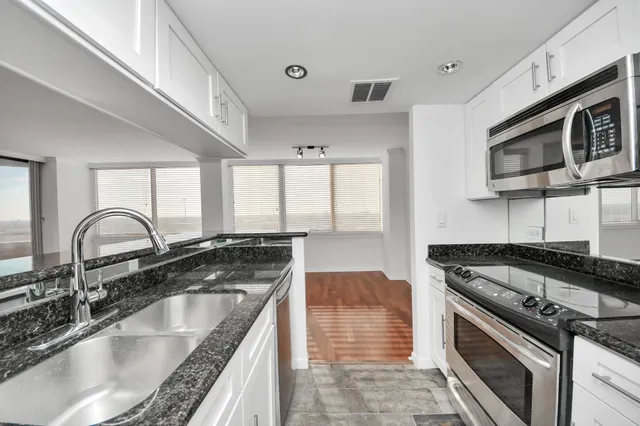 $1,900 | 3525 Sage Road, Unit 1503, Houston, TX 77056