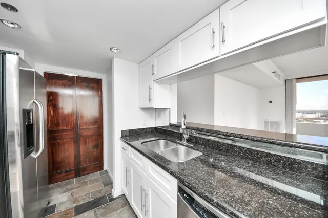 $1,900 | 3525 Sage Road, Unit 1503, Houston, TX 77056