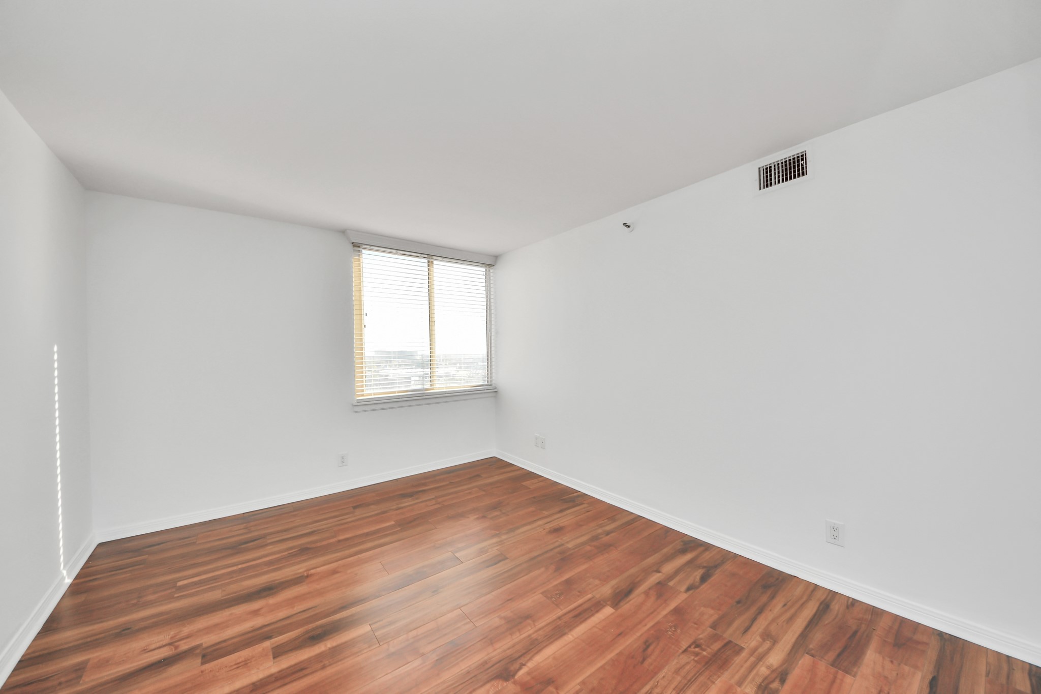 3525 Sage Road, Unit 1503 Houston, TX 77056 - Photo 36 of 50 a view of empty room with wooden floor and fan