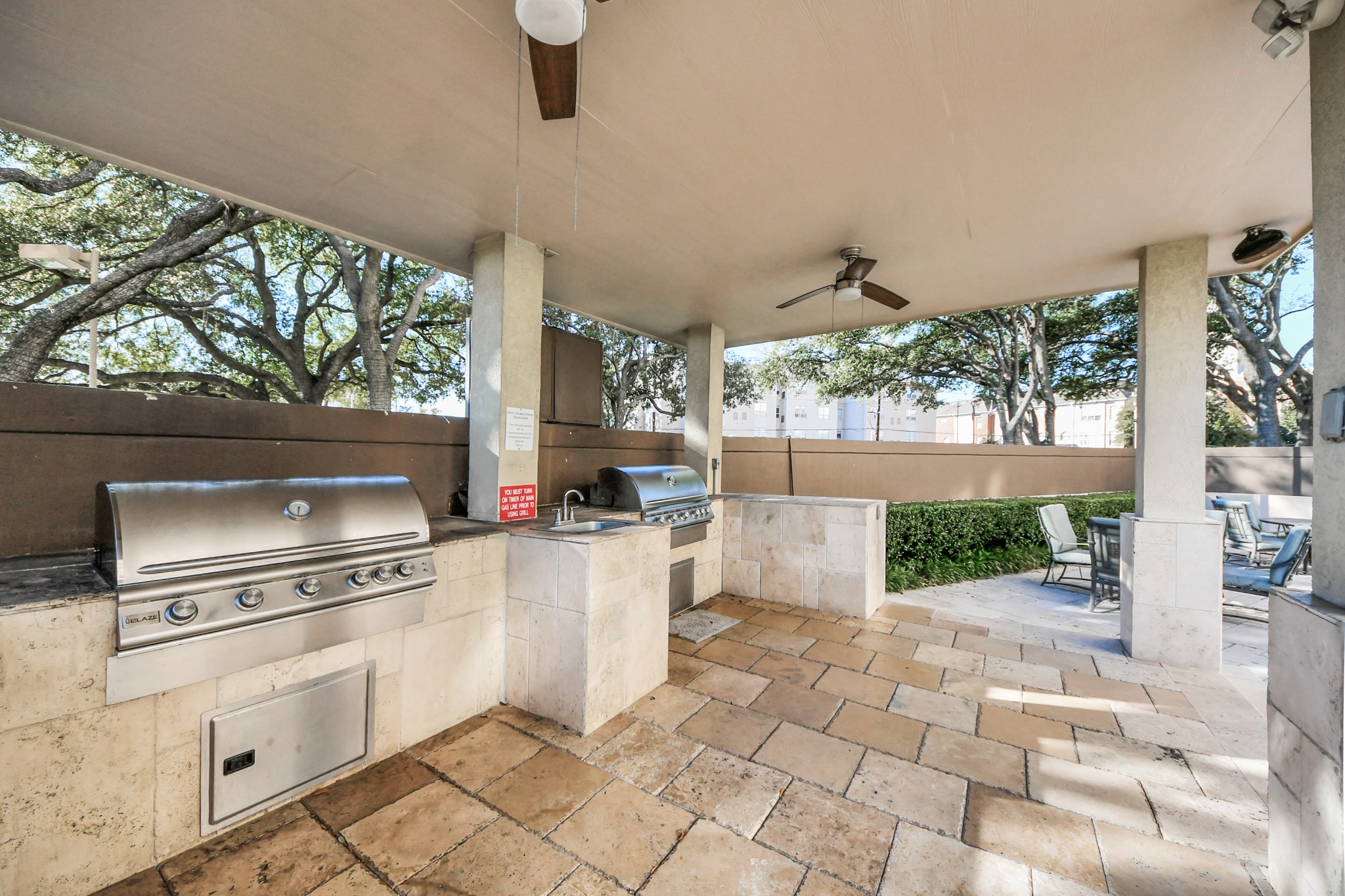 3525 Sage Road, Unit 1503 Houston, TX 77056 - Photo 5 of 50 a kitchen with a stove a sink and a refrigerator