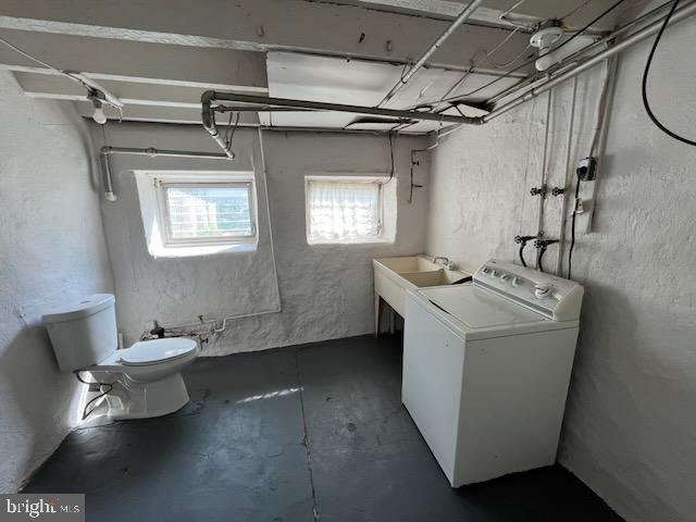 207 Huntley Road Upper Darby, PA 19082 - Photo 15 of 16 Bright and functional laundry space.
