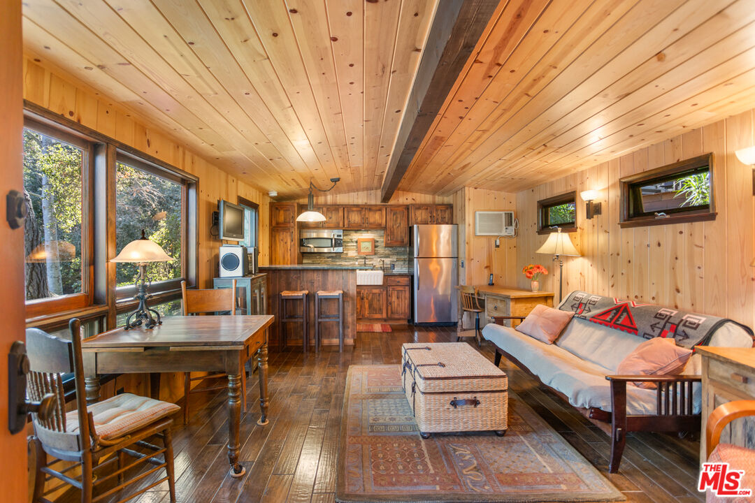 3217 Canon Place Topanga, CA 90290 - Photo 30 of 49 a room with furniture