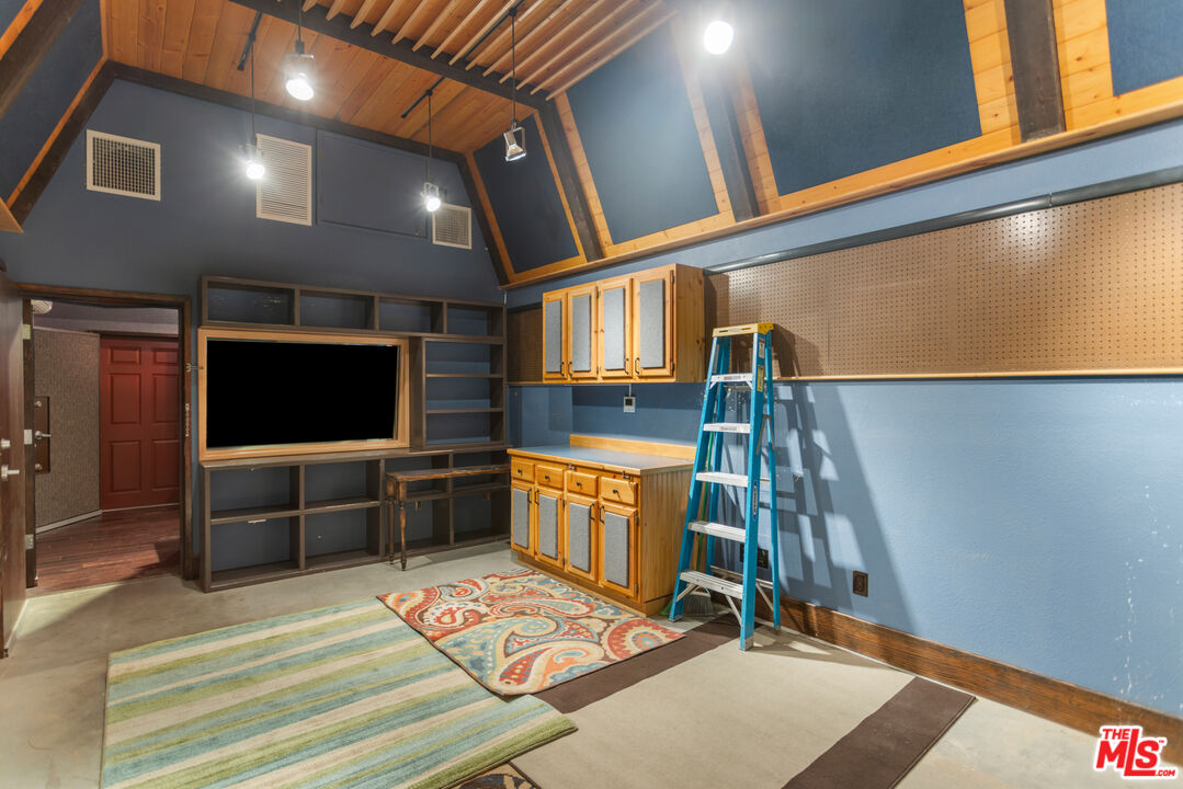 3217 Canon Place Topanga, CA 90290 - Photo 38 of 49