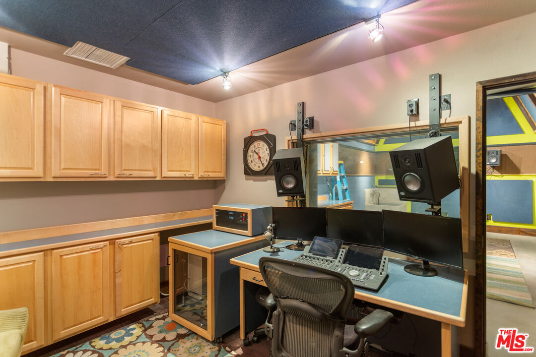 3217 Canon Place Topanga, CA 90290 - Photo 39 of 49 a room with musical instruments