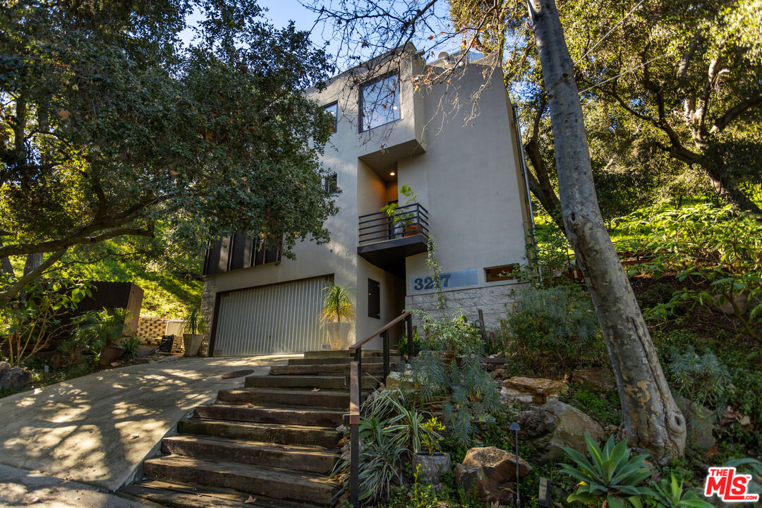 3217 Canon Place Topanga, CA 90290 - Photo 5 of 49 a front view of house with yard