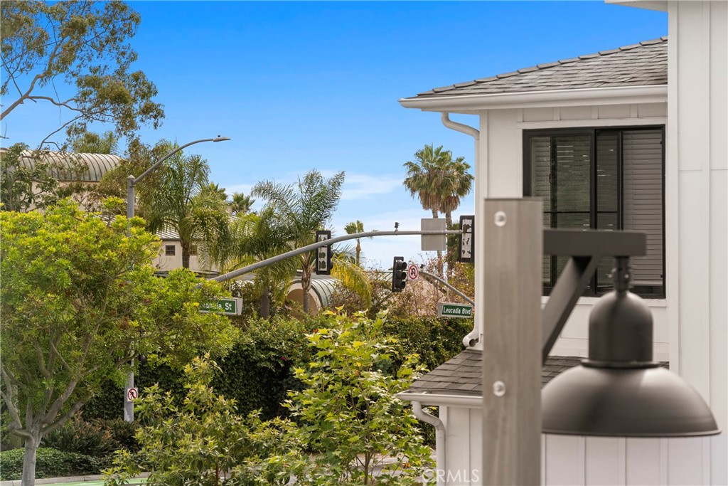 1101 Catania Court, Unit 202 Encinitas, CA 92024 - Photo 6 of 32