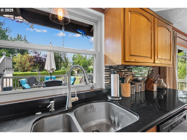 $800,000 | 1884 Wild River Drive, Roseburg, OR 97470