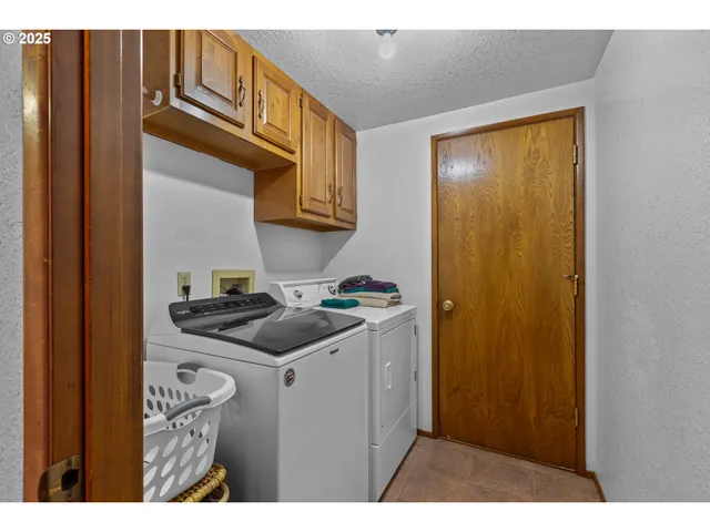 $800,000 | 1884 Wild River Drive, Roseburg, OR 97470