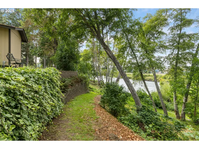 $800,000 | 1884 Wild River Drive, Roseburg, OR 97470