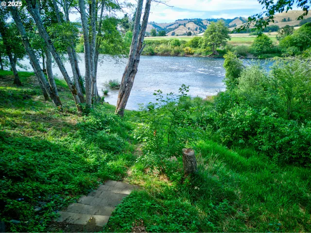 $800,000 | 1884 Wild River Drive, Roseburg, OR 97470