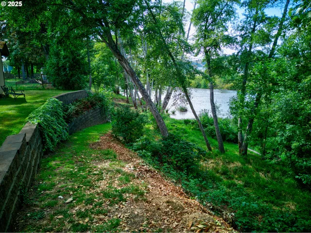 $800,000 | 1884 Wild River Drive, Roseburg, OR 97470