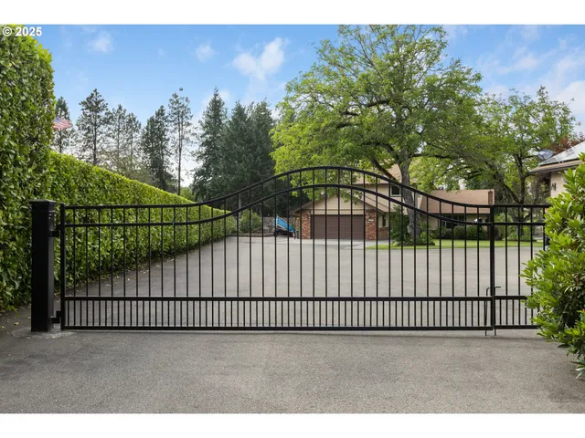 $800,000 | 1884 Wild River Drive, Roseburg, OR 97470