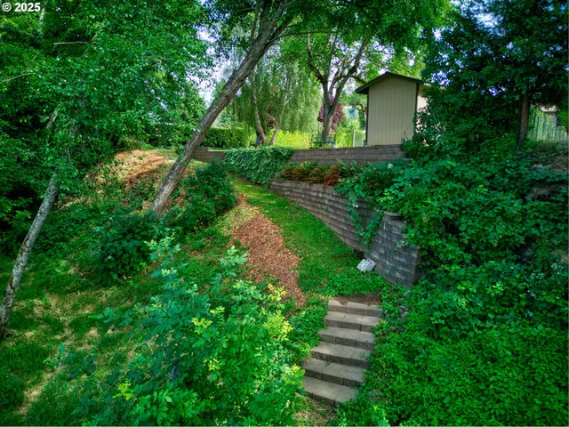 $800,000 | 1884 Wild River Drive, Roseburg, OR 97470