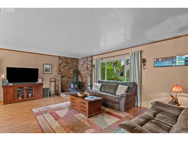 $800,000 | 1884 Wild River Drive, Roseburg, OR 97470