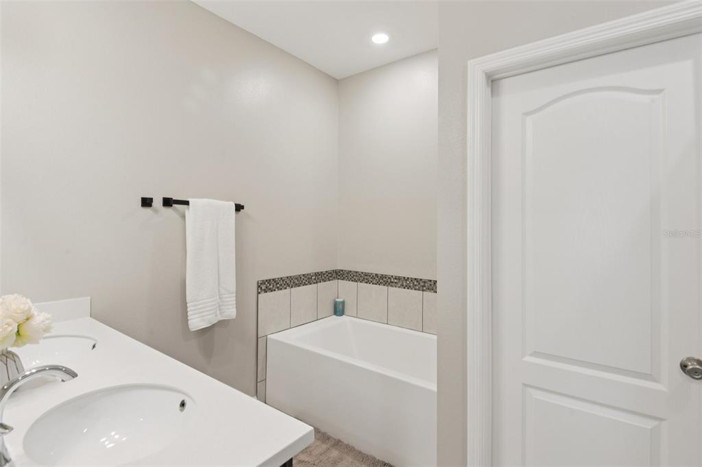 21 Mayten Court North Homosassa, FL 34446 - Photo 14 of 37 a bathroom with a bathtub and sink