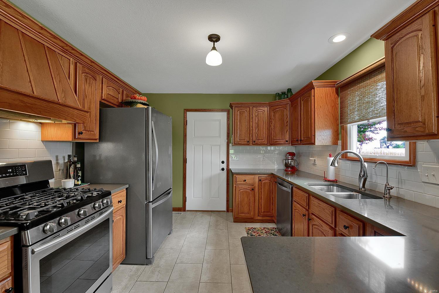 5385 Loop Road Dorsey, IL 62021 - Photo 12 of 54