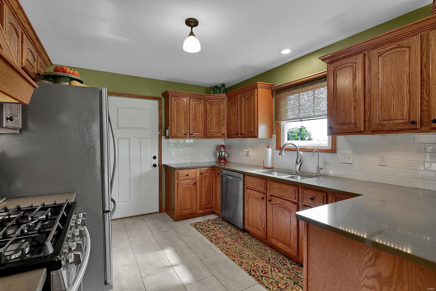 5385 Loop Road Dorsey, IL 62021 - Photo 13 of 54