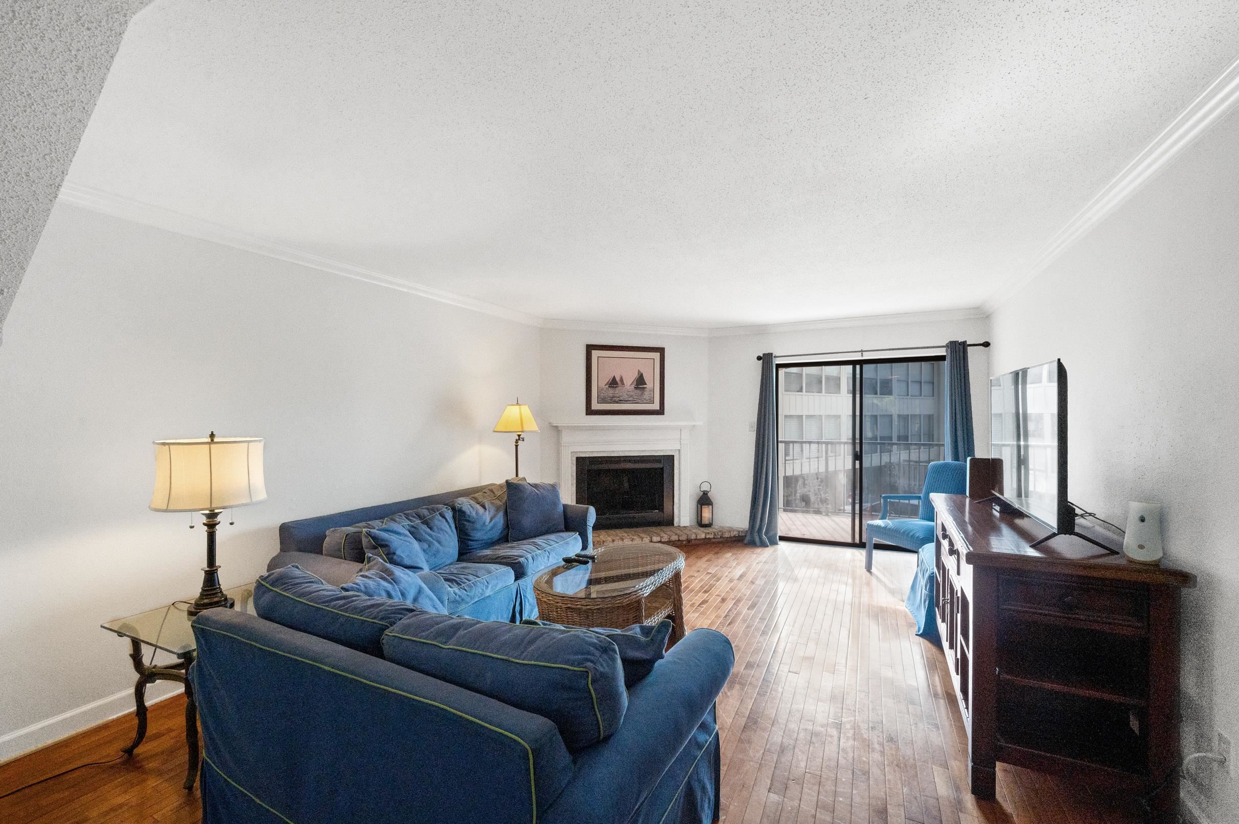 710 South Mobile Street, Unit 8 Fairhope, AL 36532 - Photo 6 of 39 Living Room