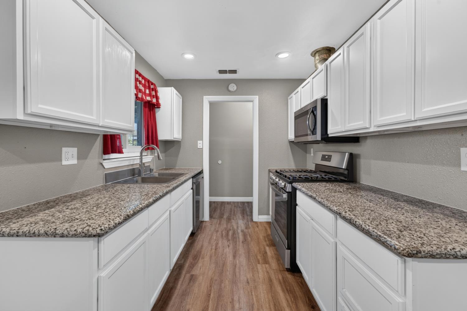 3708 Merrily Way Sacramento, CA 95821 - Photo 11 of 51 Gallery Image 11