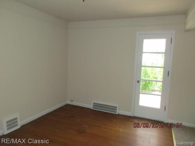 26026 Student Redford, MI 48239 - Photo 8 of 15