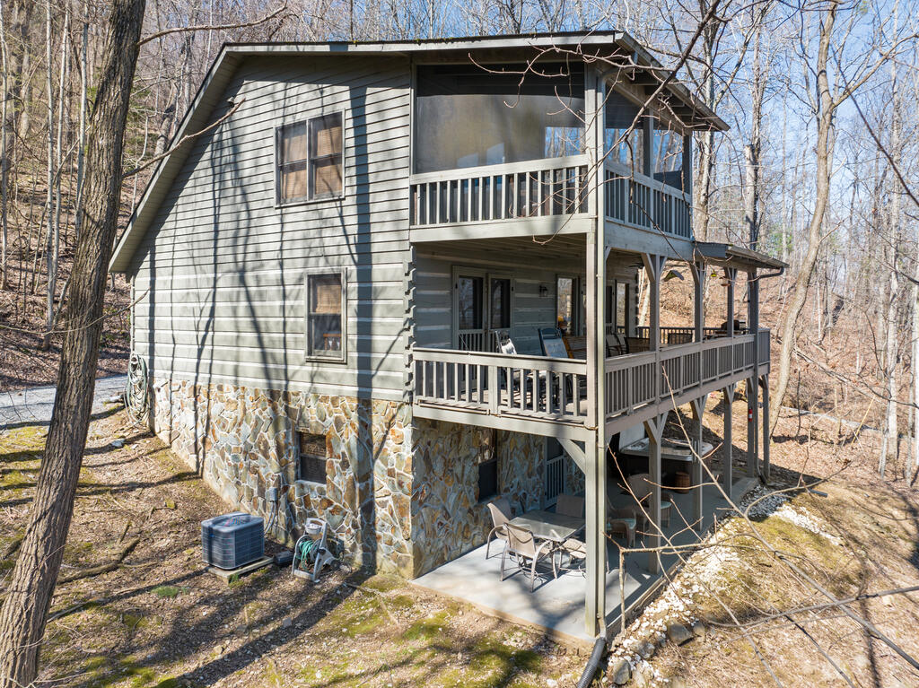 304 Ridge Circle Blue Ridge, GA 30513 - Photo 11 of 50 Gallery Image 11