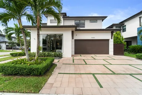 $1,290,000 | 15450 Northwest 88th Avenue, Miami Lakes, FL 33018