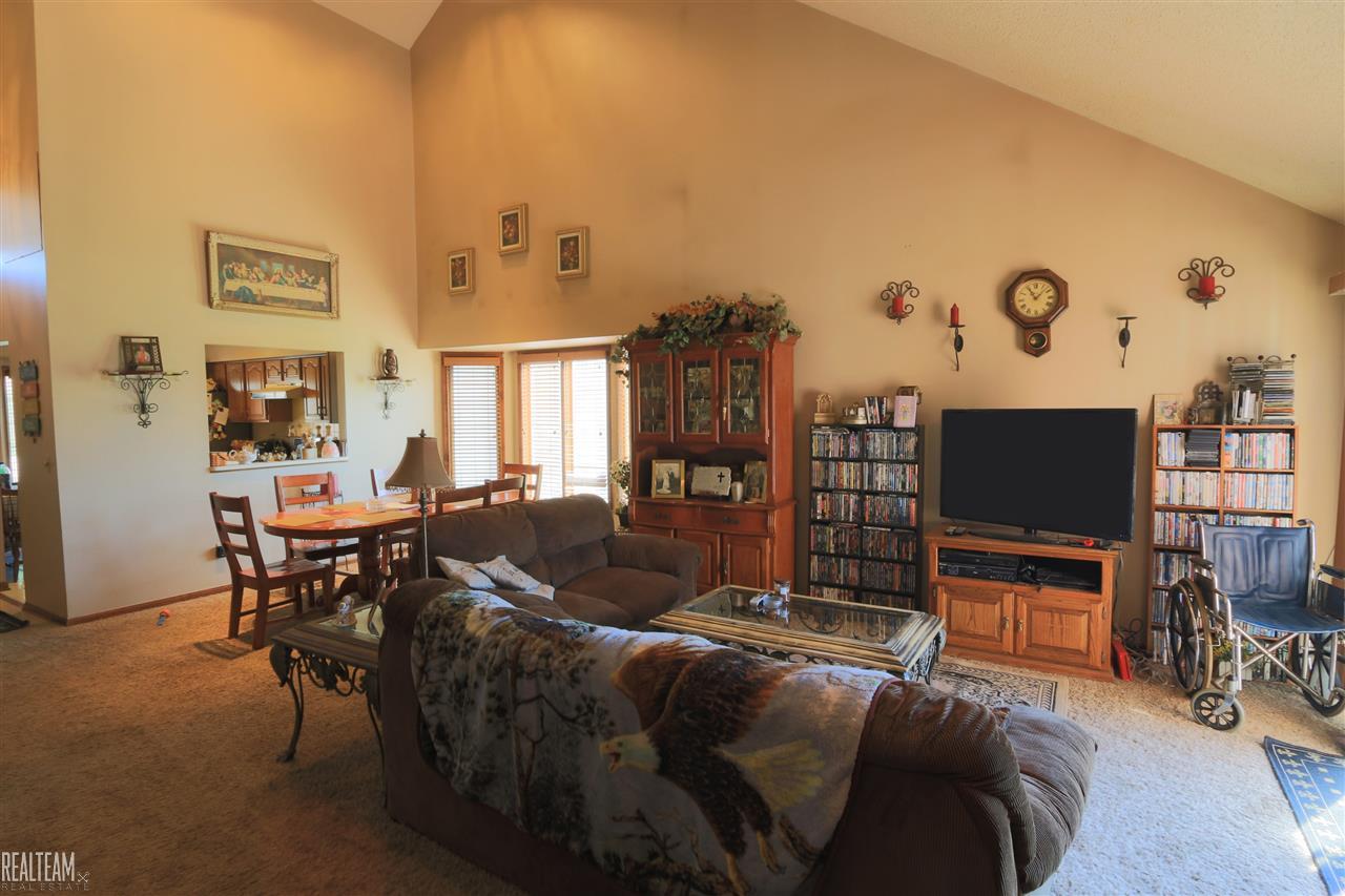 20090 Ridgeway Court Clinton Township, MI 48038 - Photo 3 of 17 31317446-2.JPG