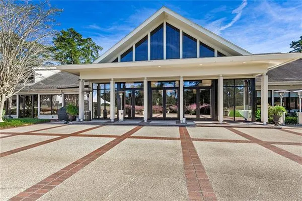 $369,500 | 404 Tchefuncte Oaks Drive, Unit 404, Mandeville, LA 70471