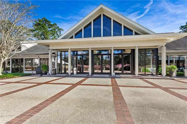 $372,000 | 404 Tchefuncte Oaks Drive, Unit 404, Mandeville, LA 70471