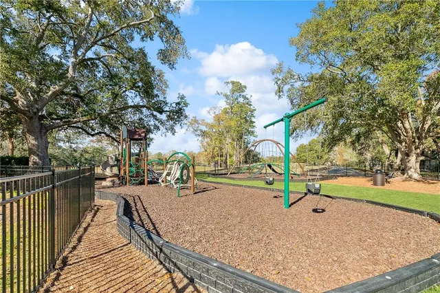 $372,000 | 404 Tchefuncte Oaks Drive, Unit 404, Mandeville, LA 70471