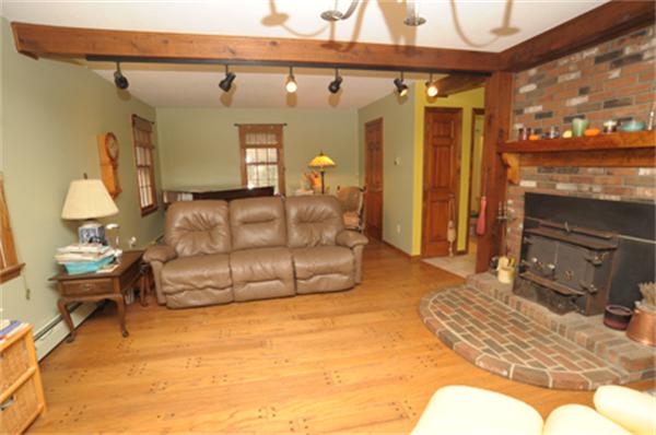 136 Fomer Road Southampton, MA 01073 - Photo 11 of 21