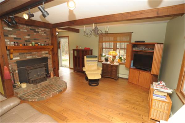 136 Fomer Road Southampton, MA 01073 - Photo 2 of 21