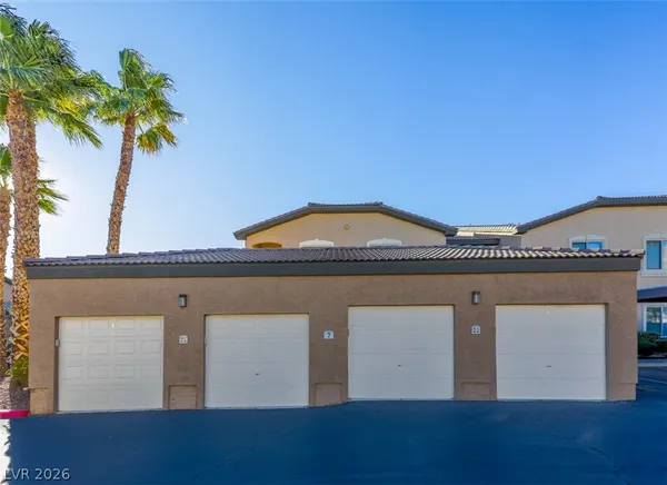 $1,450 | 8985 South Durango Drive, Unit 2033, Las Vegas, NV 89113