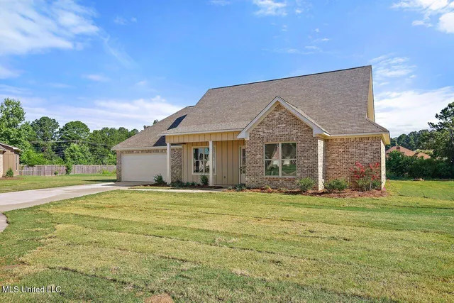 $399,900 | 116 Trace Pointe Place, Clinton, MS 39056