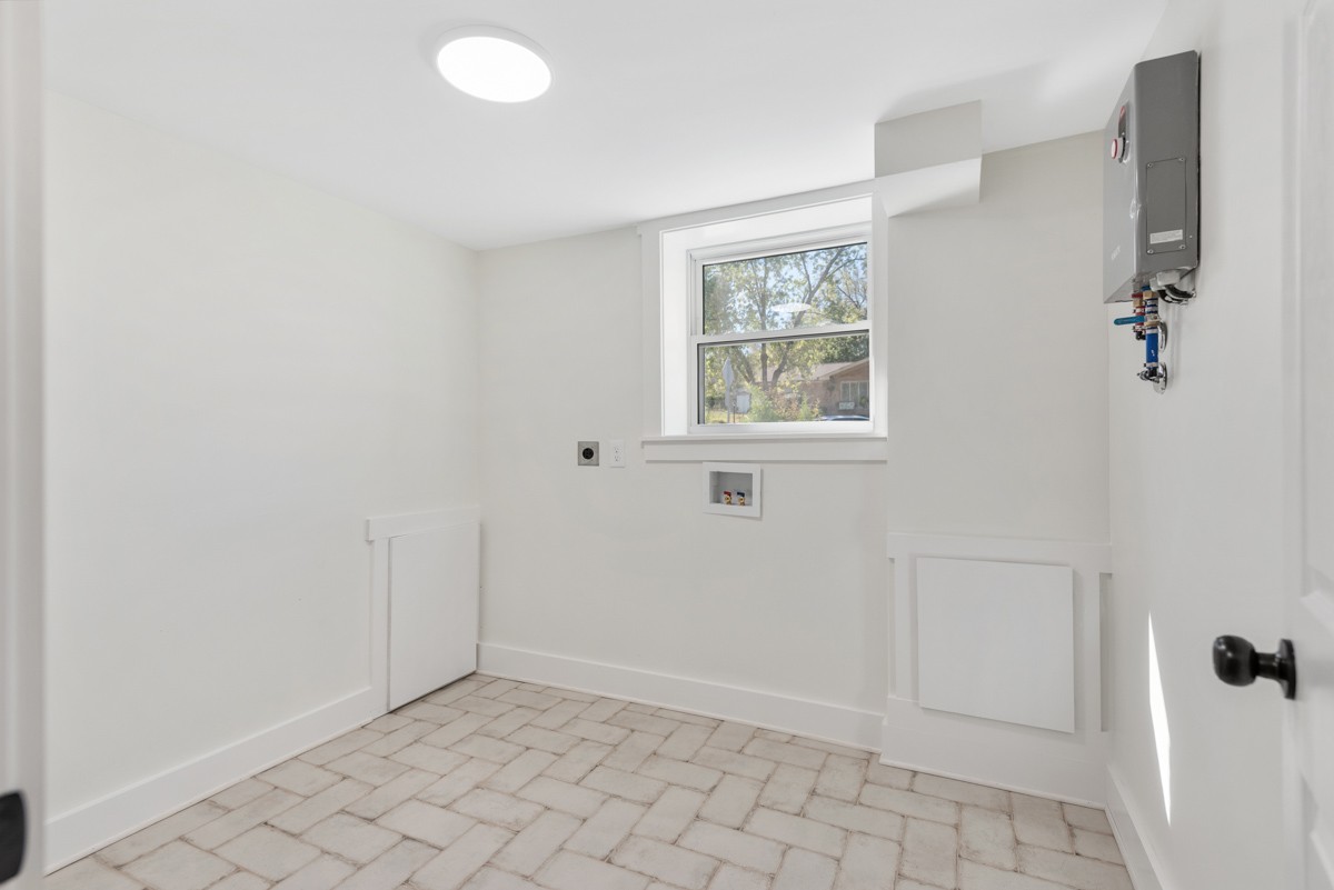 612 May Drive Madison, TN 37115 - Photo 34 of 46 an empty room with windows