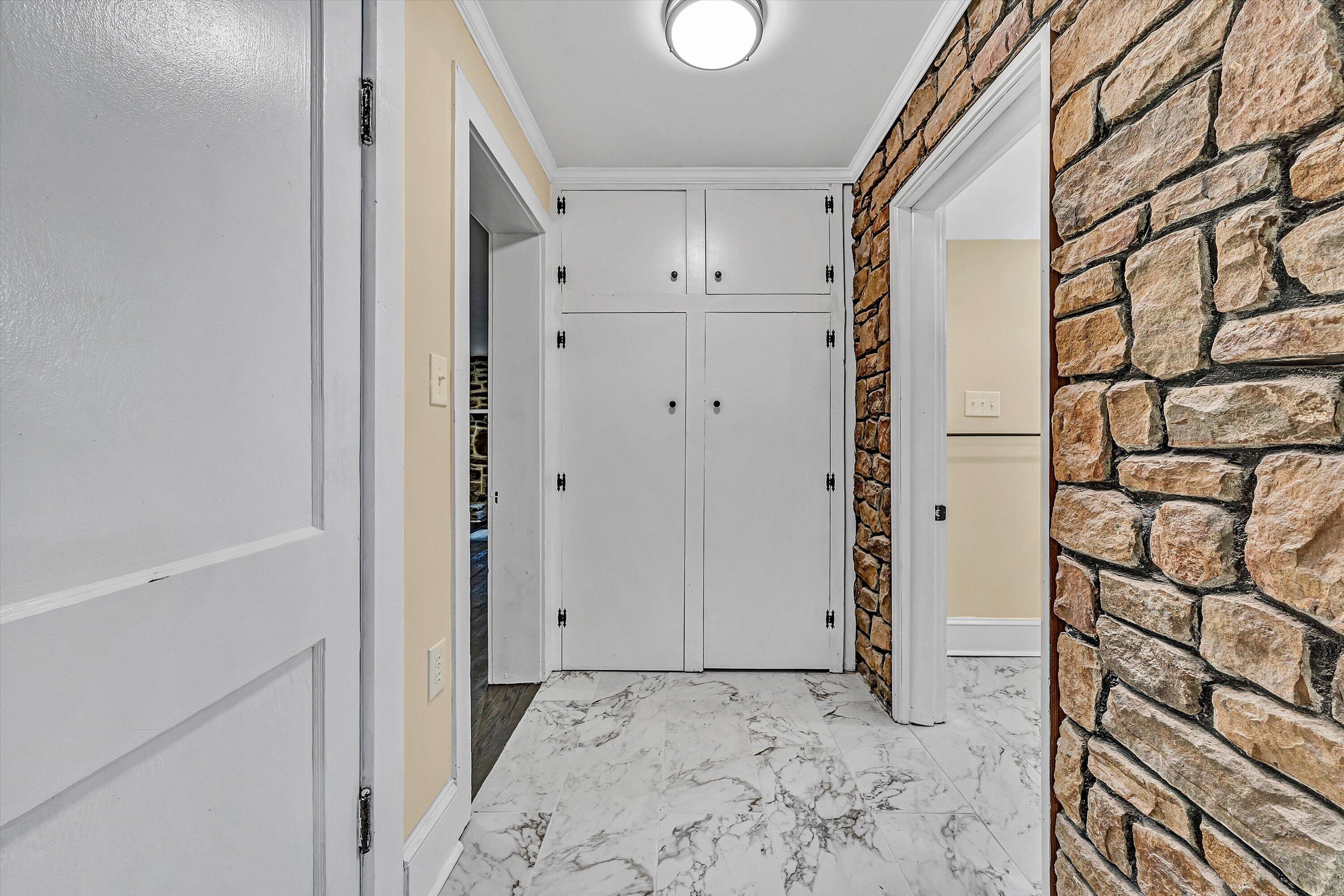 4714 Tobey Road Salem, VA 24153 - Photo 29 of 37 Hallway