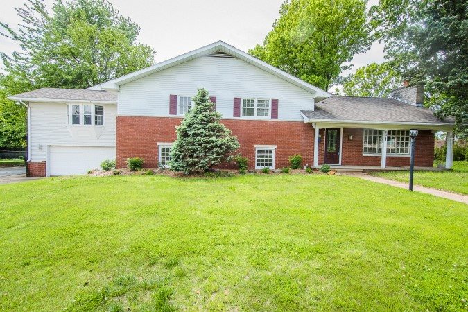 1611 Audubon Road Vincennes, IN 47591 - Photo 1 of 25 Gallery Image 1