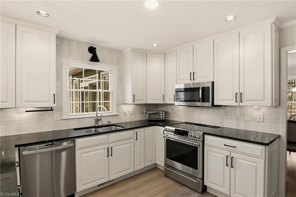 4938 Hackamore Road Greensboro, NC 27410 - Photo 8 of 49