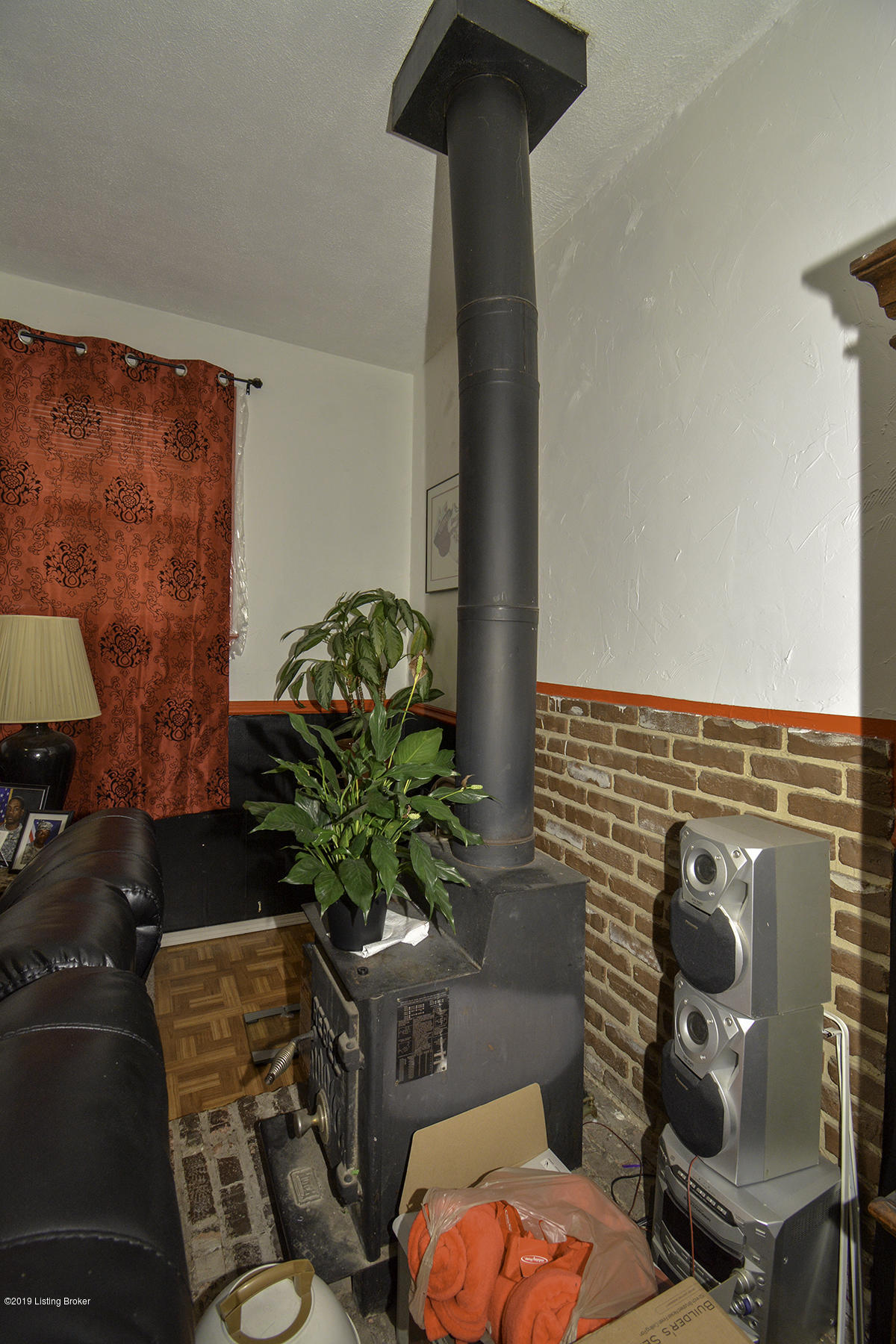 3108 Wayne Road Louisville, KY 40216 - Photo 16 of 32 16 Family Room Stove