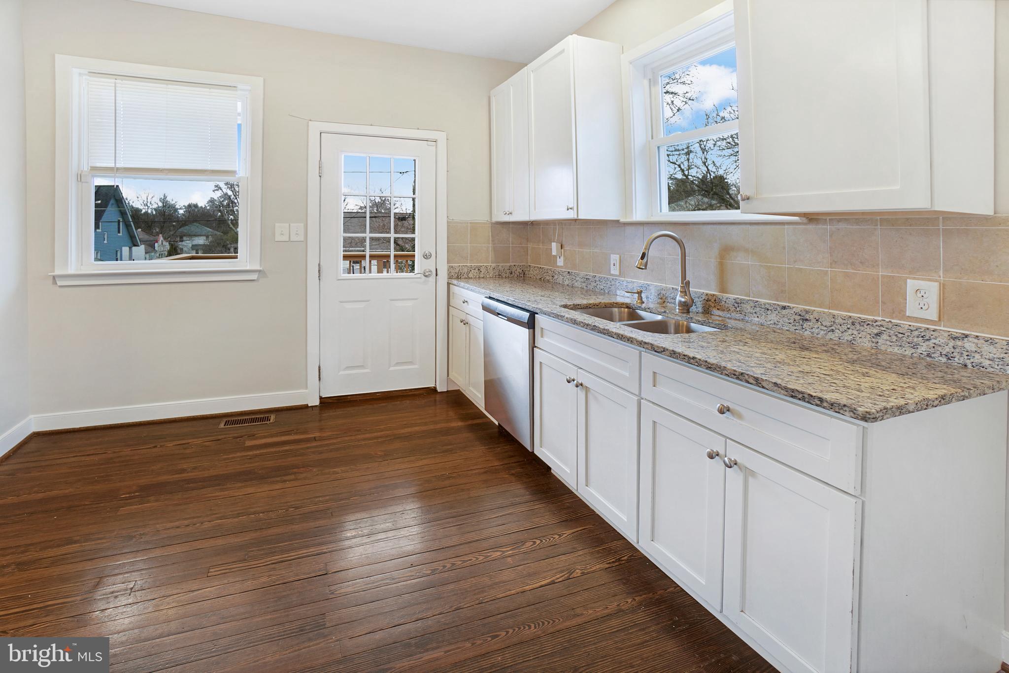 608 North Bend Road Baltimore, MD 21229 - Photo 12 of 31 Granite Counter Tops